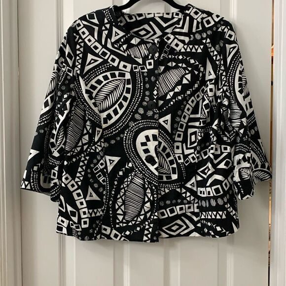 NTouch Size Large black-and-white three button closure somewhat cropped jacket - Picture 1 of 9